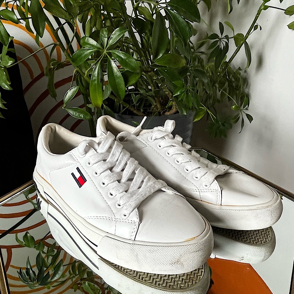Tommy Hilfiger white shoes size 7.5